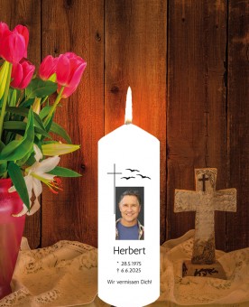 Gedenkkerze Kreuz und Schwalben weiss, groß 